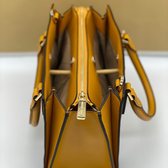 Michael Kors Hope MD Messenger & Kala Card Case - Picture 12 of 16